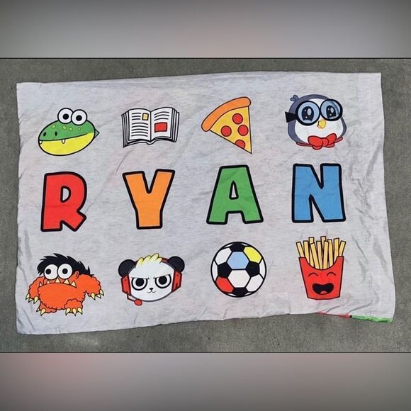 Ryan’s World pillow case - Picture 2 of 2